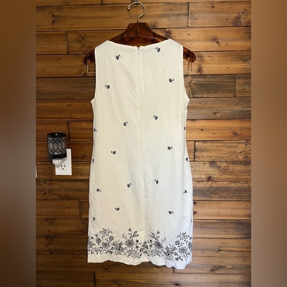 linen and Cotten embroidered dress size 8 petite - Picture 2 of 6